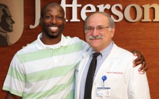 Eagles wide receiver Jason Avant and Dr. Leonard Gomella, Chair of Urology at Thomas Jefferson University Hospital